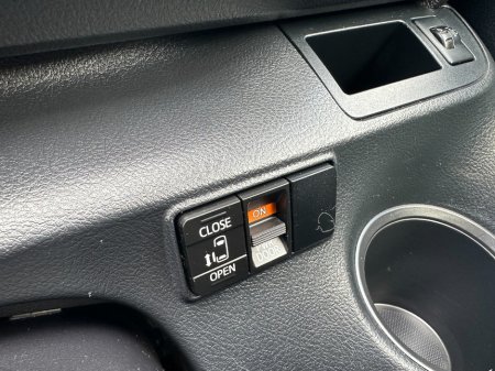 2017 Toyota Sienta - photo 12