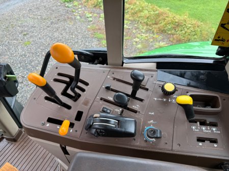 2007 John Deere 6320 - photo 11