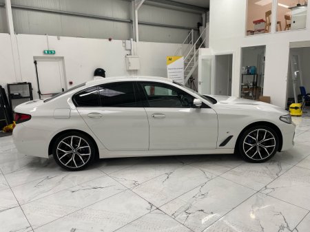 2021 BMW 5-Series - photo 2