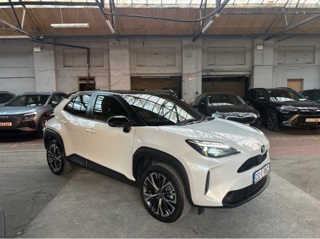 2023 Toyota Yaris Cross 1.5  HEV Top Spec Headed seats an steering wheel