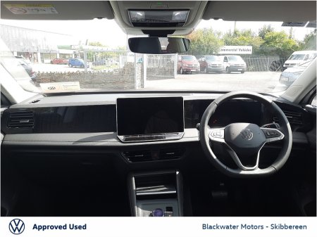 2027 Volkswagen Tiguan - photo 2