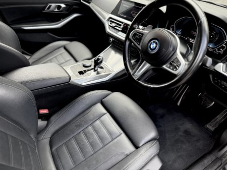 2022 BMW 3-Series - photo 12