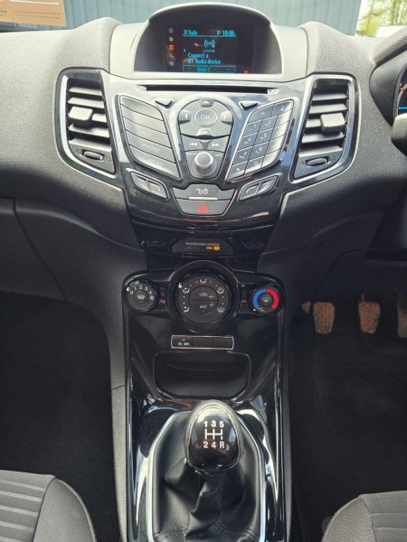 2015 Ford Fiesta - photo 13
