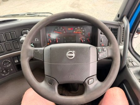 2009 Volvo FM - photo 24