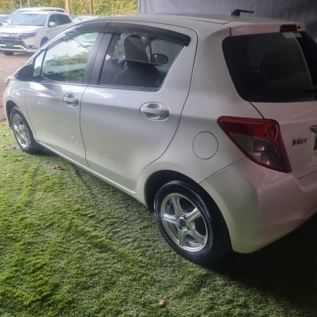 2014 Toyota Vitz - photo 3