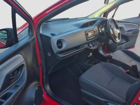 2015 Toyota Yaris - photo 16