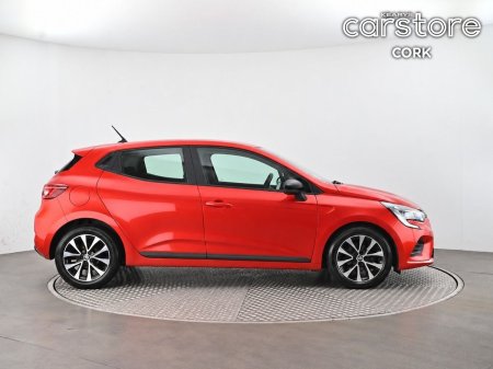 2023 Renault Clio - photo 2