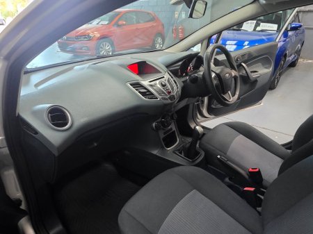 2011 Ford Fiesta - photo 16