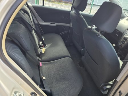 2010 Toyota Yaris - photo 7