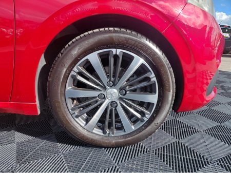 2018 Peugeot 208 - photo 2