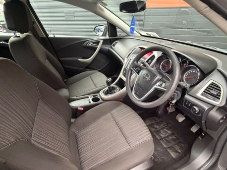 2011 Opel Astra - photo 13