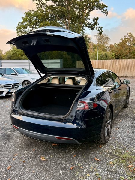 2015 Tesla Model S - photo 26