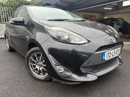 2017 Toyota Aqua - photo 2