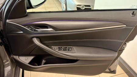 2022 BMW 5-Series - photo 23