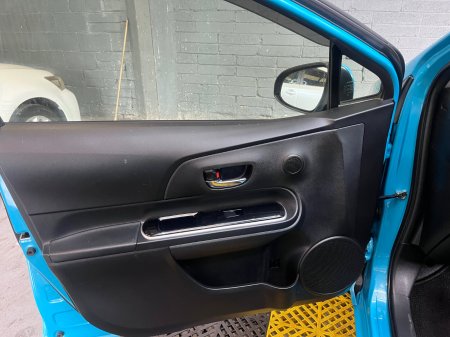 2017 Toyota Aqua - photo 16