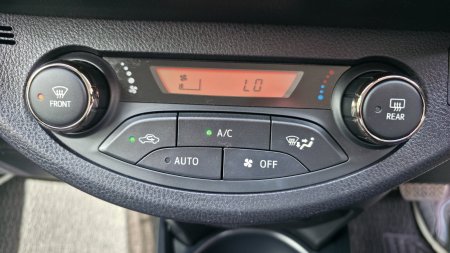2018 Toyota Vitz - photo 17