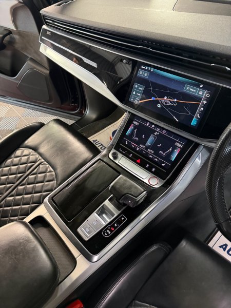 2020 Audi SQ7 - photo 10