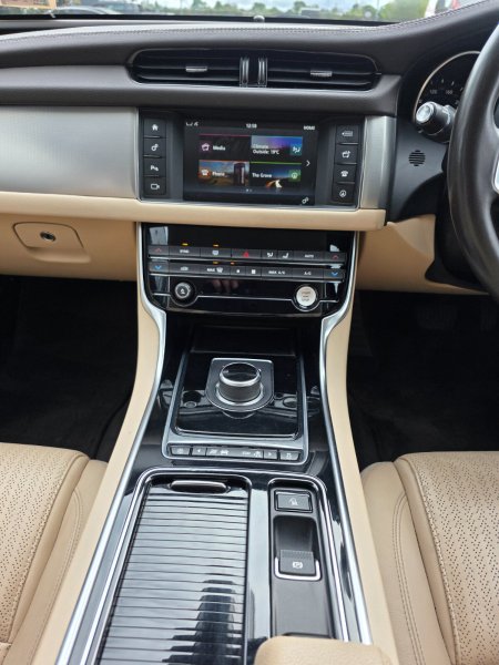 2019 Jaguar XF - photo 23