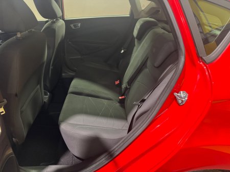 2015 Ford Fiesta - photo 10