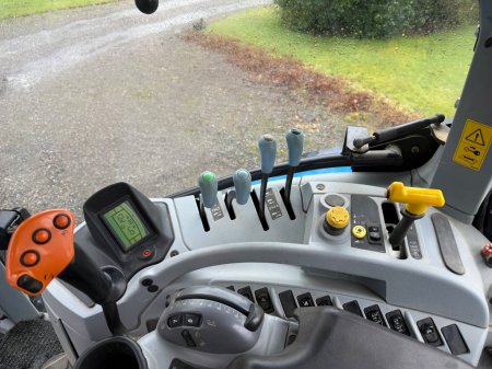 2011 New Holland T7040 - photo 17