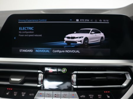 2022 BMW 3-Series - photo 23