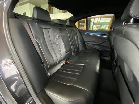 2023 BMW 5-Series - photo 11