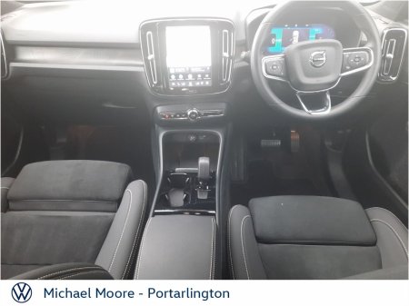 2025 Volvo XC40 - photo 2