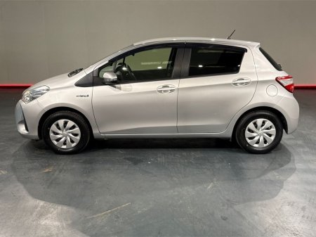 2019 Toyota Vitz - photo 6