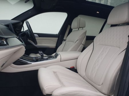 2021 BMW X7 - photo 7