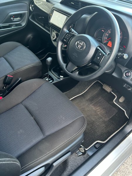 2018 Toyota Vitz - photo 13