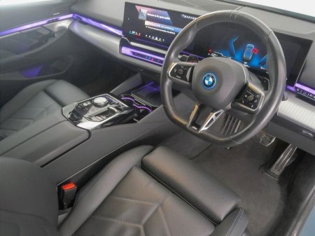 2025 BMW 5-Series - photo 6