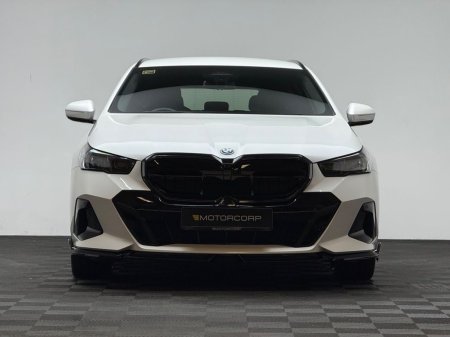 2025 BMW 5-Series - photo 2