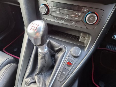 2016 Ford Focus - photo 22