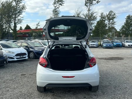 2017 Peugeot 208 - photo 9