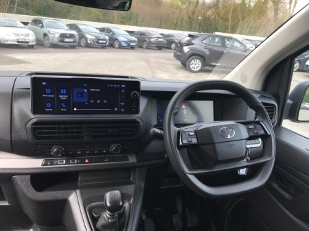 2025 Toyota Proace - photo 15