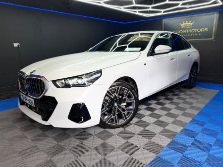 2025 BMW 5-Series - photo 6