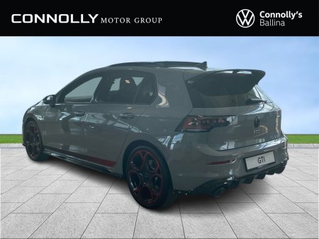 2027 Volkswagen Golf - photo 2