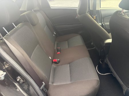 2019 Toyota Vitz - photo 8