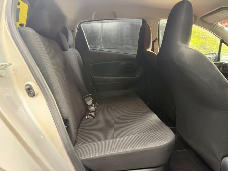 2017 Toyota Vitz - photo 25