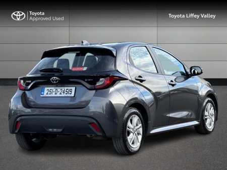 2025 Toyota Yaris - photo 2
