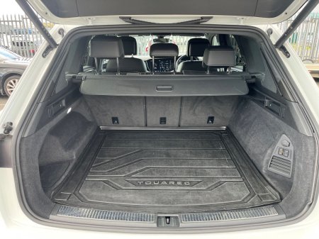 2024 Volkswagen Touareg - photo 12
