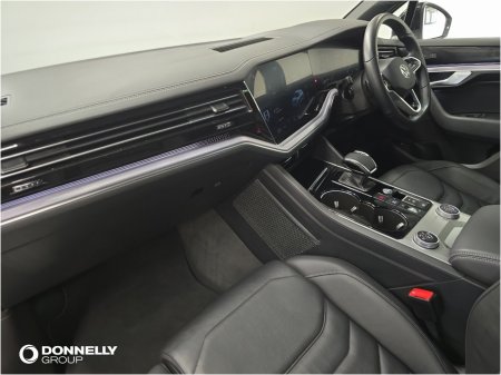 2023 Volkswagen Touareg - photo 2