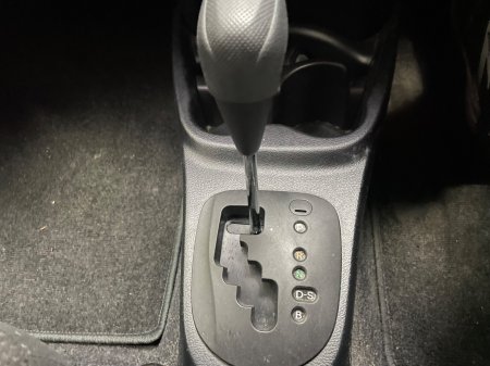 2018 Toyota Vitz - photo 12