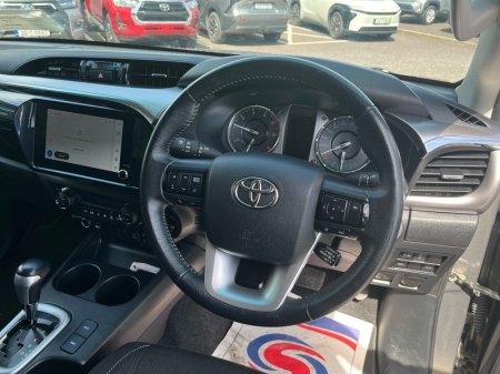 2025 Toyota Hilux - photo 9