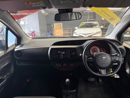 2017 Toyota Vitz - photo 19