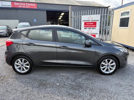 2018 Ford Fiesta - photo 2