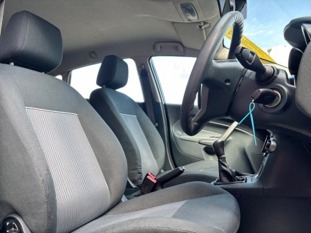 2011 Ford Fiesta - photo 5