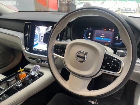 2025 Volvo V60 - photo 10