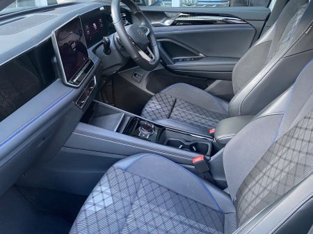 2025 Volkswagen Tiguan - photo 12
