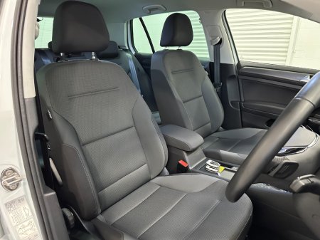 2020 Volkswagen Golf - photo 24